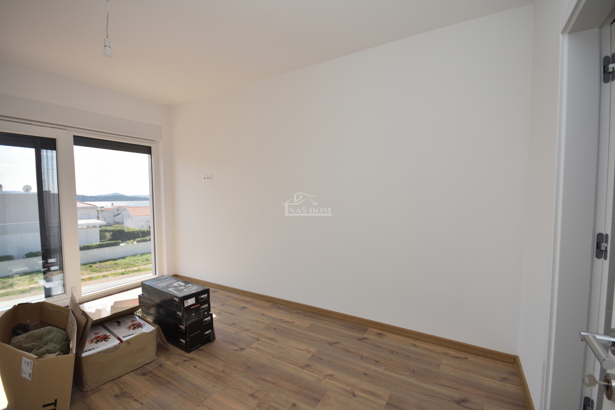 Nuova doppia casa su 3 piani, con piscina e giardino - 700 m dalla spiaggia