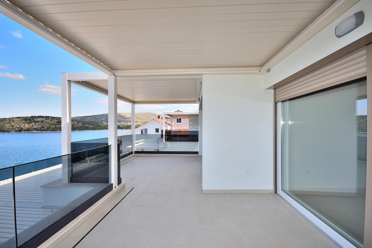 Primošten, Šparadići - Attico B4 con vista mare, a 5 m dalla spiaggia