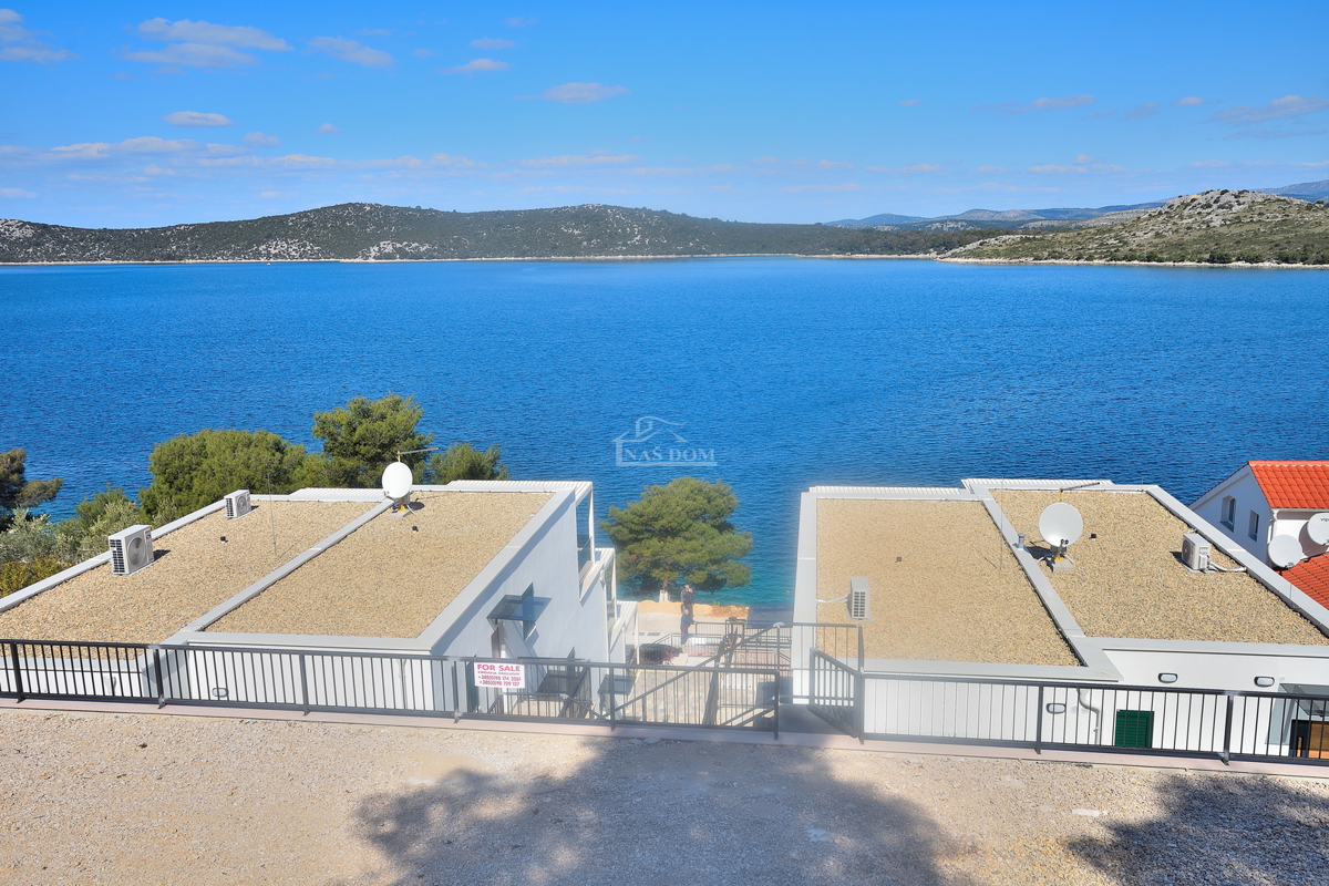 Primošten, Šparadići - Attico B4 con vista mare, a 5 m dalla spiaggia