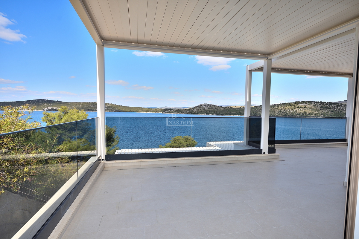 Primošten, Šparadići - Attico B4 con vista mare, a 5 m dalla spiaggia