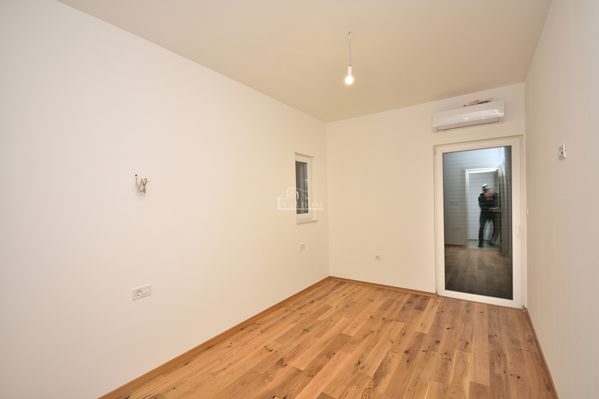 Primošten, Šparadići - Attico B4 con vista mare, a 5 m dalla spiaggia