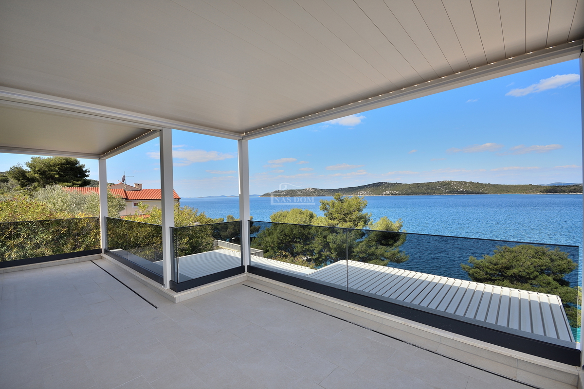 Primošten, Šparadići - Attico B4 con vista mare, a 5 m dalla spiaggia