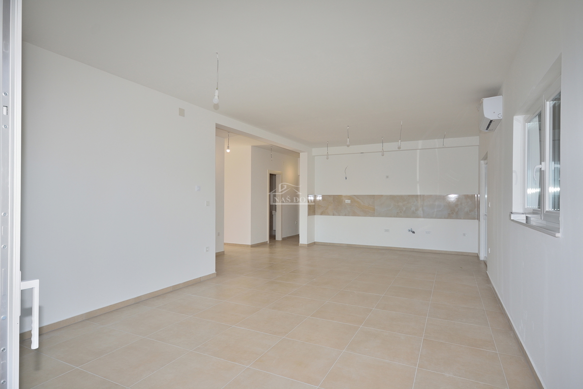 Primošten, Šparadići - Attico B4 con vista mare, a 5 m dalla spiaggia