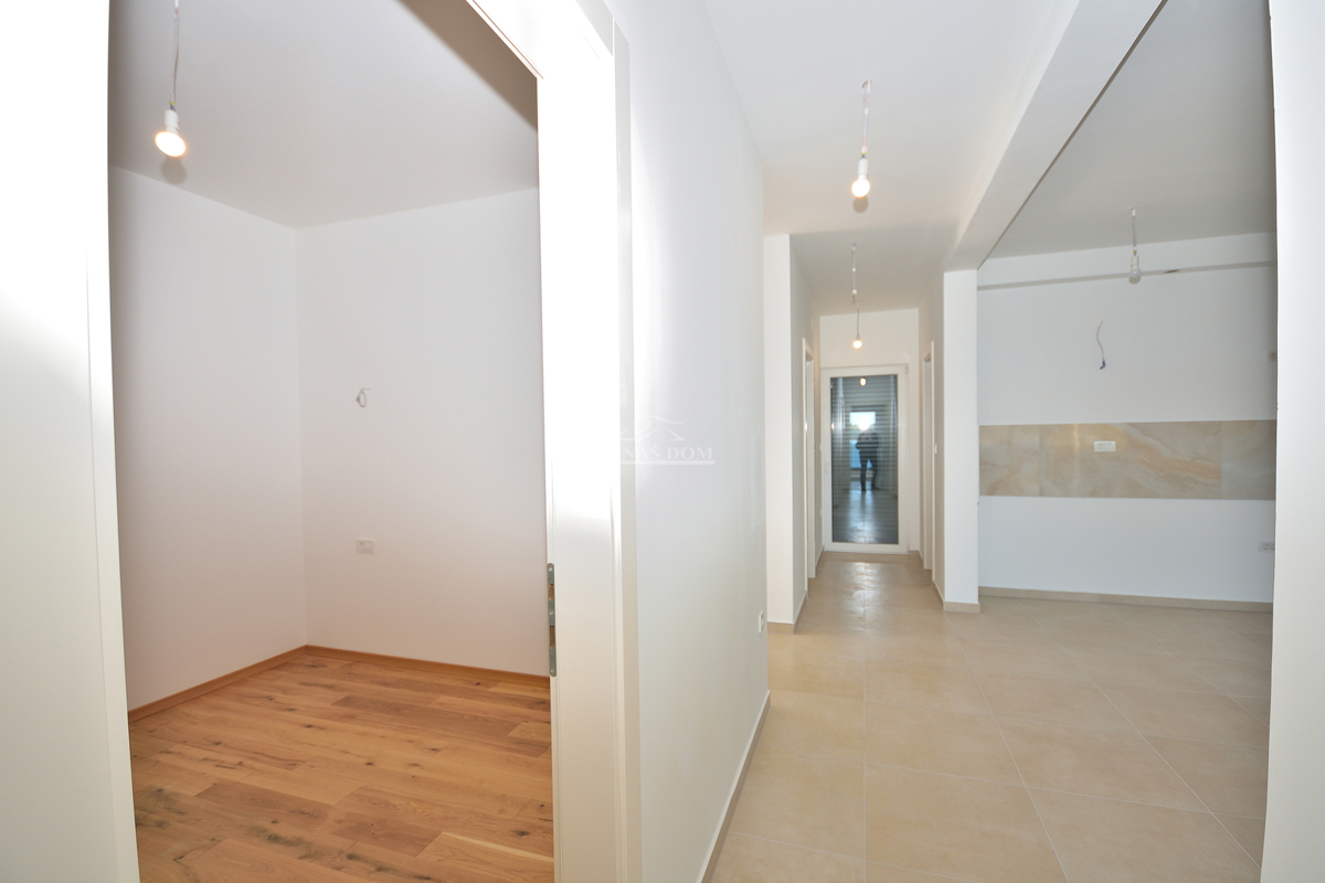 Primošten, Šparadići - Attico B4 con vista mare, a 5 m dalla spiaggia