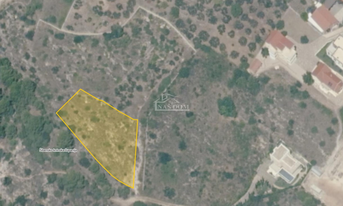 Vodice - terreno edificabile 1457 m², 800 m dalla spiaggia