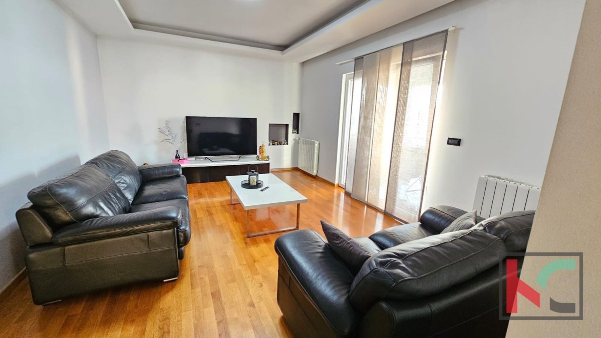 Pola, Valdebek, appartamento 131m2, 3 camere da letto + bagno con due posti auto e ampia terrazza #vendita