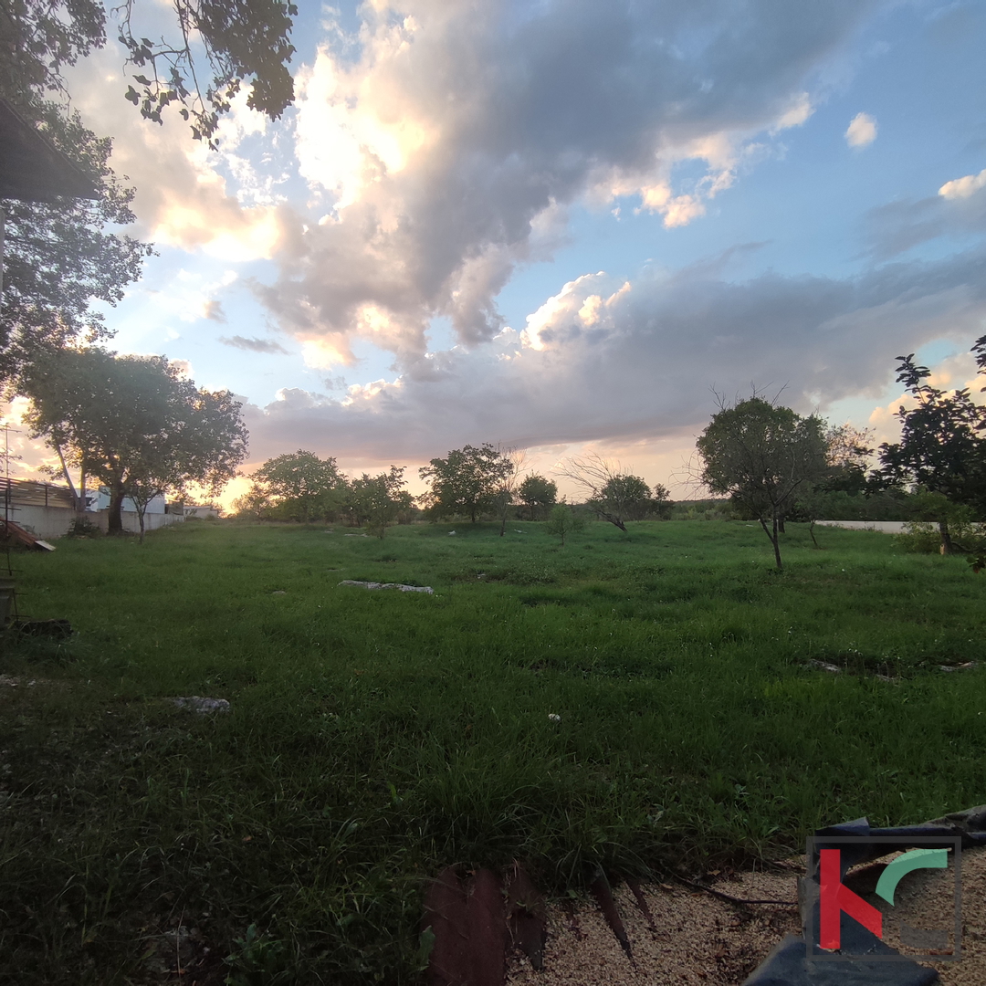 Istria, Mali Vareški, terreno edificabile 1527 m2 vicino a Duga Uvala, #vendita