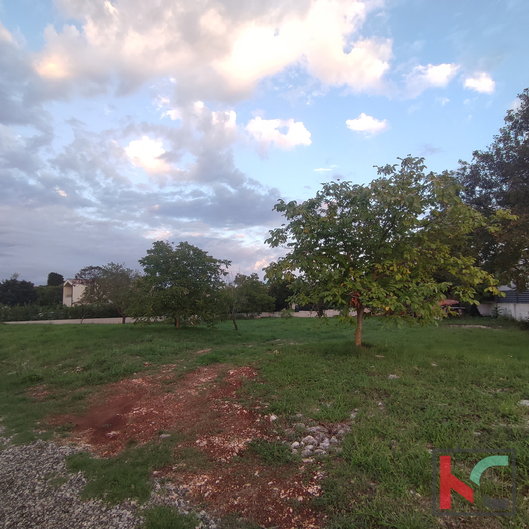 Istria, Mali Vareški, terreno edificabile 1527 m2 vicino a Duga Uvala, #vendita