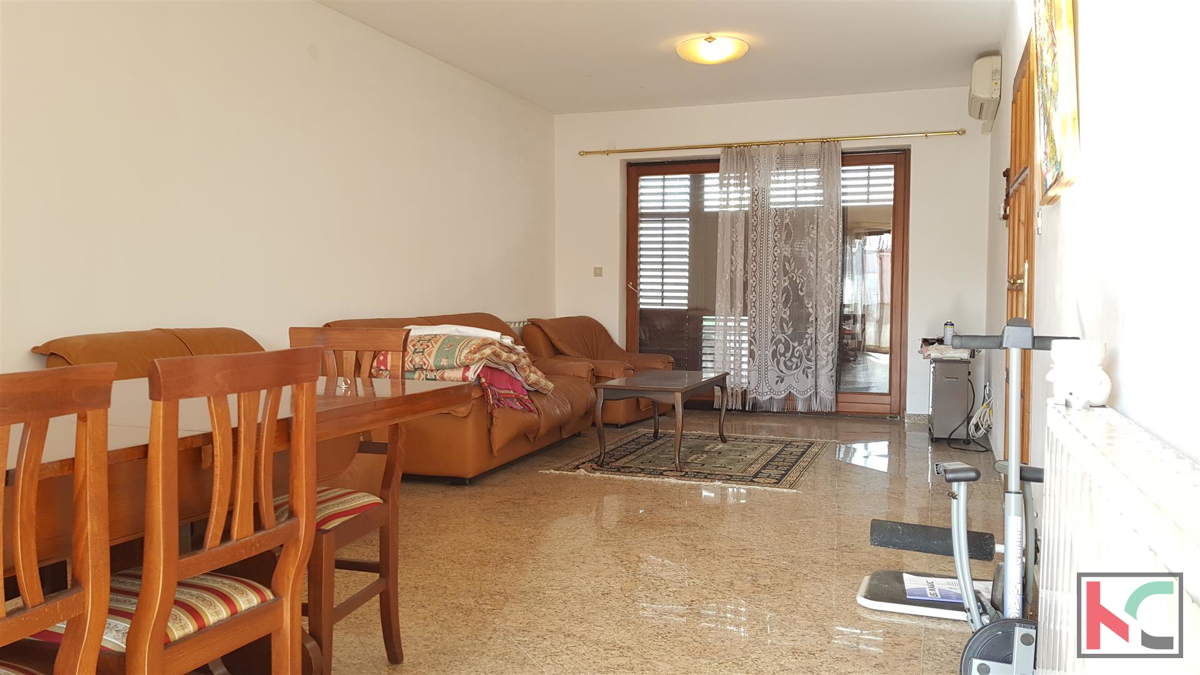 Pula, Veruda Porat è una proprietà interessante vicino al mare con tre unità abitative e una business unit