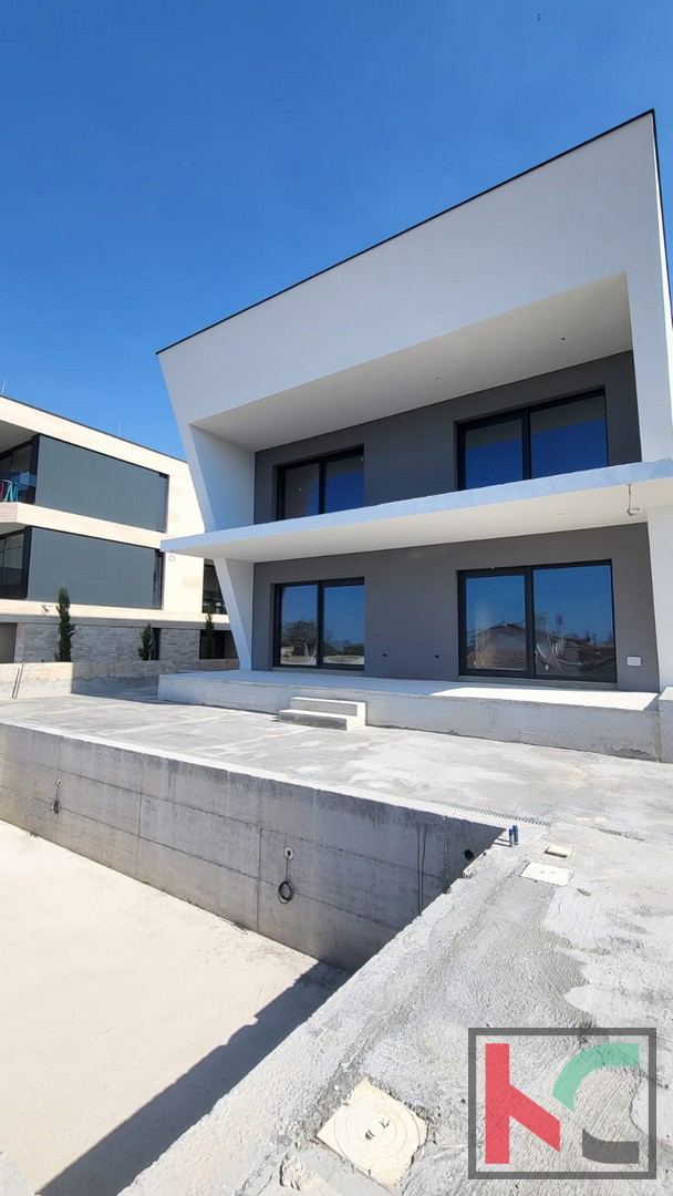 Istria, Medulin, villa moderna con piscina in costruzione, vista sulla baia di Medulin