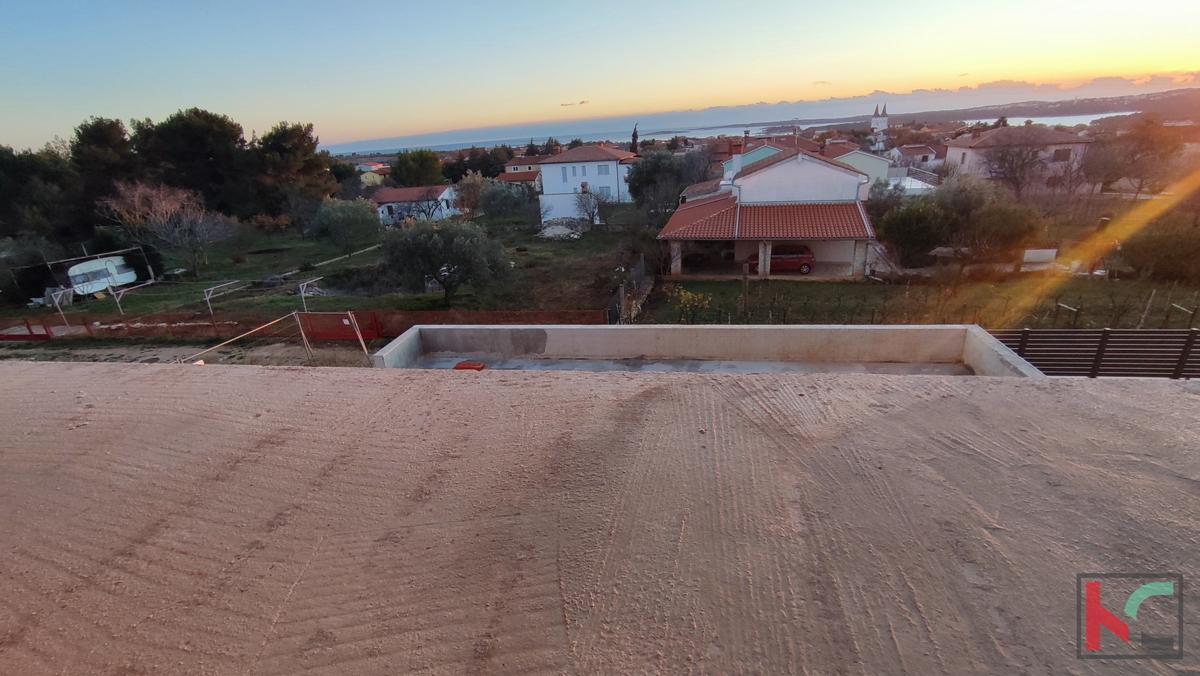Istria, Medulin, villa moderna con piscina in costruzione, vista sulla baia di Medulin