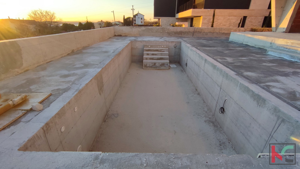 Istria, Medulin, villa moderna con piscina in costruzione, vista sulla baia di Medulin