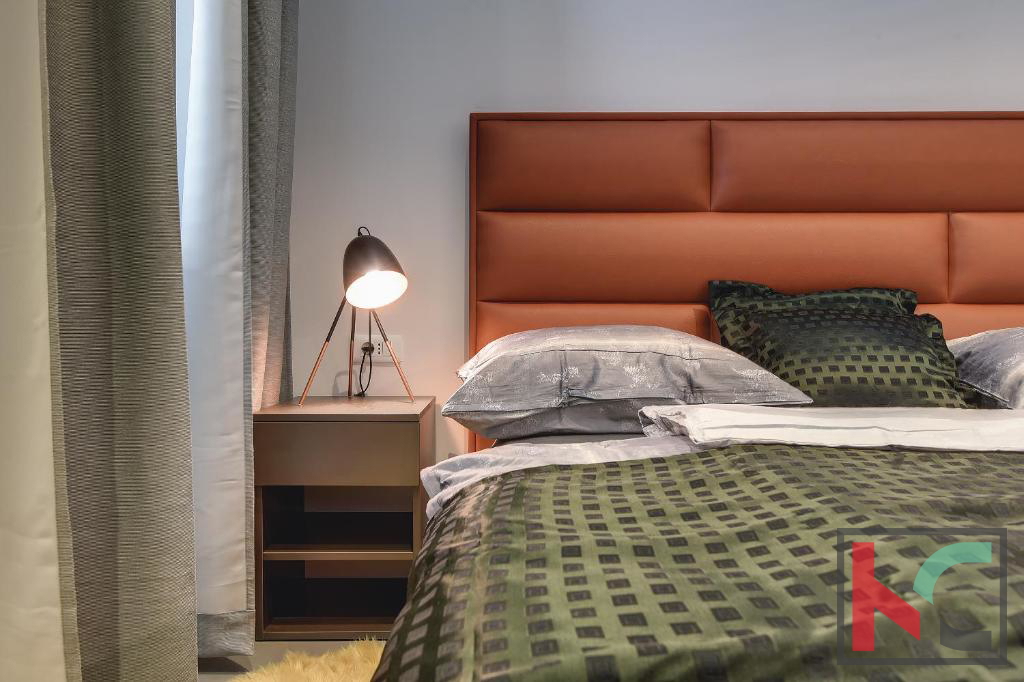 Istria, Pula, Riva, appartamento ristrutturato 129,37m2 con tre unità abitative