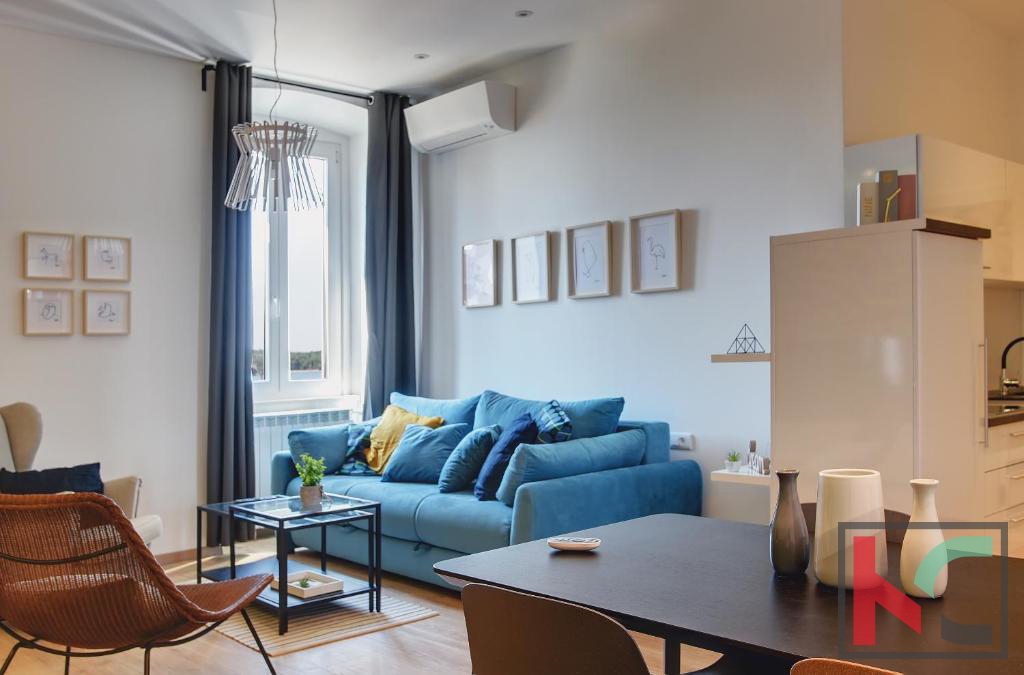 Istria, Pula, Riva, appartamento ristrutturato 129,37m2 con tre unità abitative