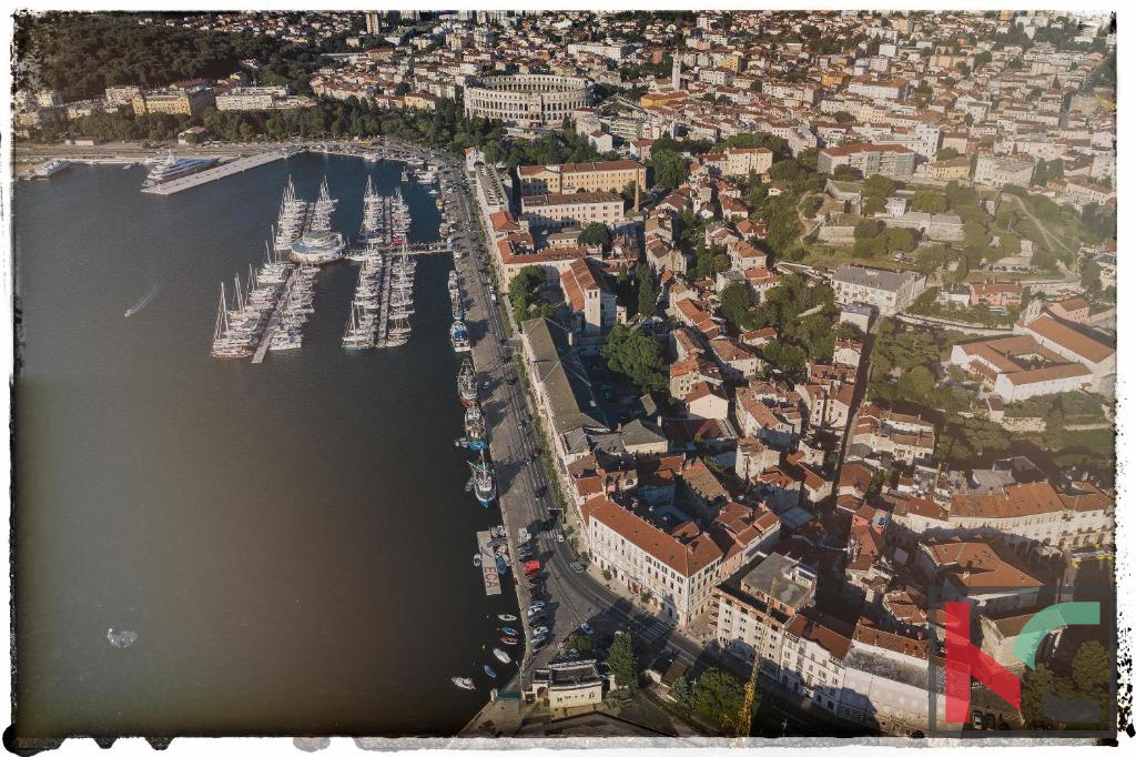 Istria, Pula, Riva, appartamento ristrutturato 129,37m2 con tre unità abitative