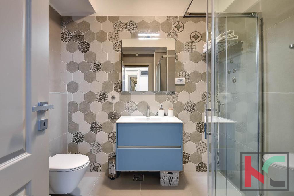 Istria, Pula, Riva, appartamento ristrutturato 129,37m2 con tre unità abitative