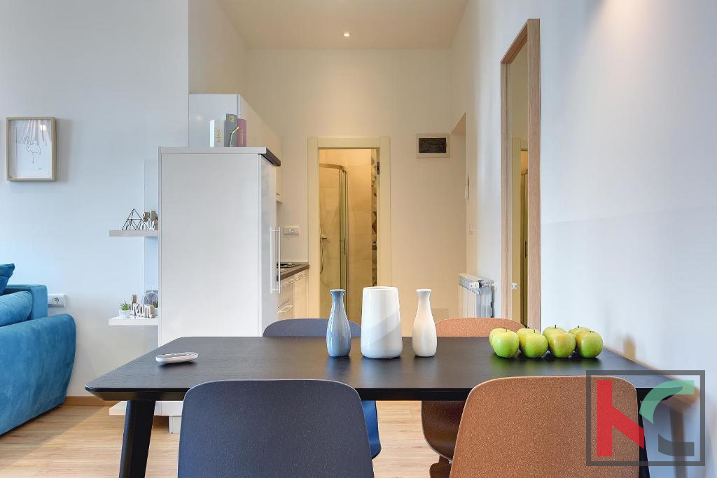 Istria, Pula, Riva, appartamento ristrutturato 129,37m2 con tre unità abitative