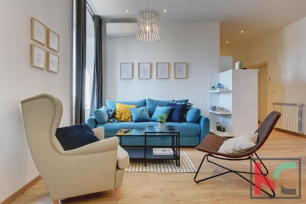 Istria, Pula, Riva, appartamento ristrutturato 129,37m2 con tre unità abitative