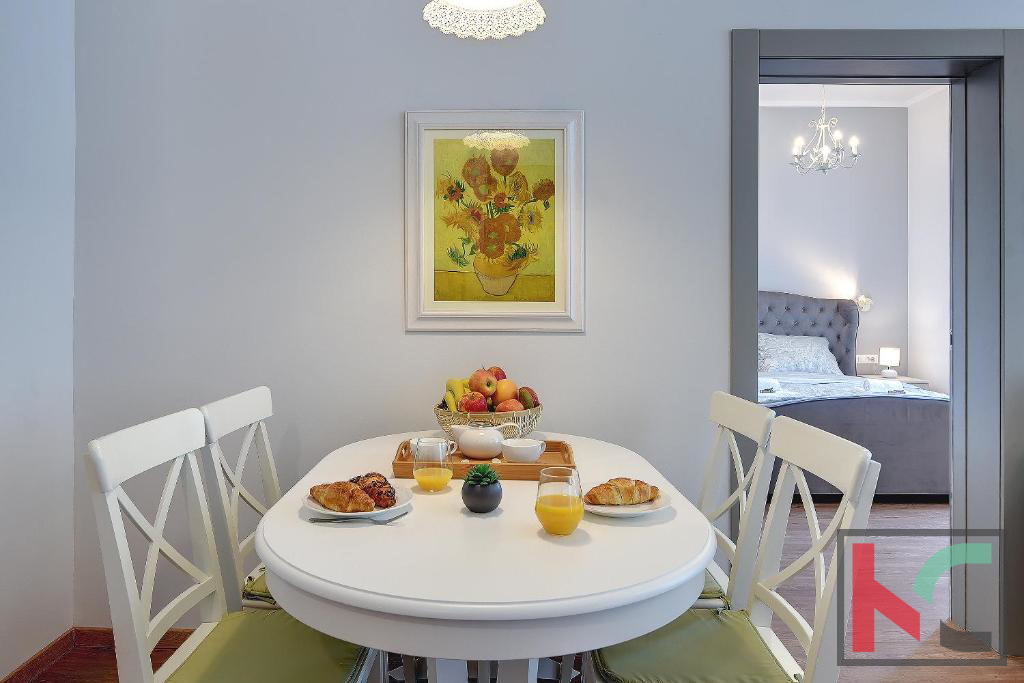 Istria, Pula, Riva, appartamento ristrutturato 129,37m2 con tre unità abitative