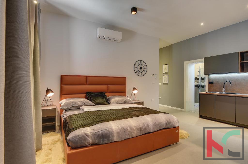 Istria, Pula, Riva, appartamento ristrutturato 129,37m2 con tre unità abitative