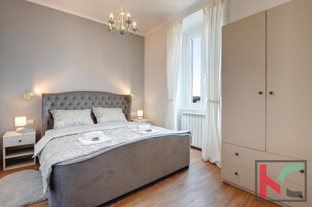 Istria, Pula, Riva, appartamento ristrutturato 129,37m2 con tre unità abitative