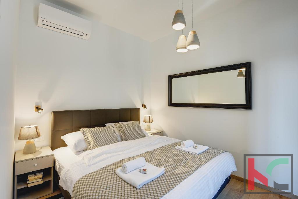 Istria, Pula, Riva, appartamento ristrutturato 129,37m2 con tre unità abitative