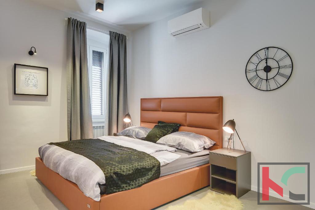 Istria, Pula, Riva, appartamento ristrutturato 129,37m2 con tre unità abitative