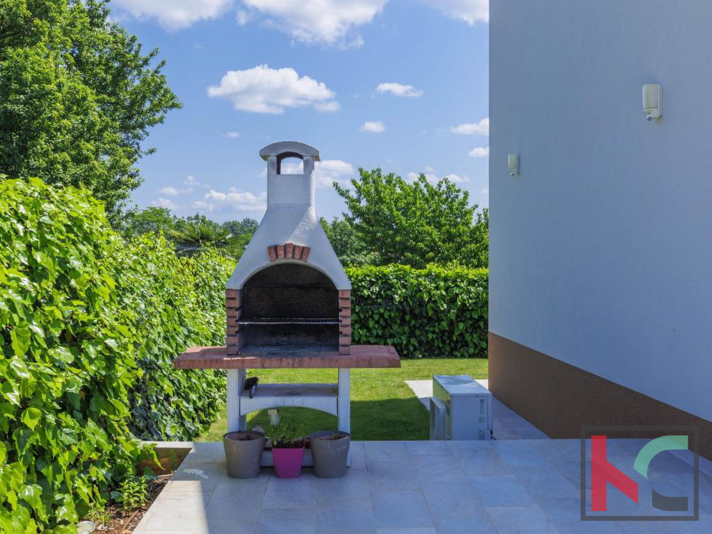 Istria, Parenzo, casa vacanza con piscina e giardino paesaggistico, #vendita