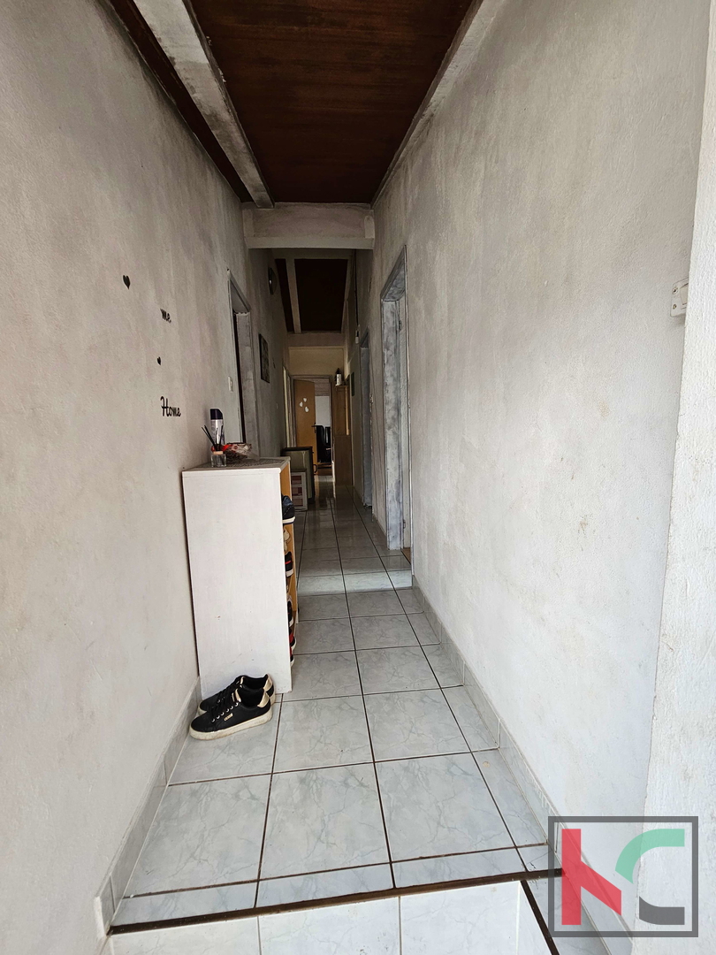 Istria, Parenzo, casa con ampio giardino 2324m2, #vendita