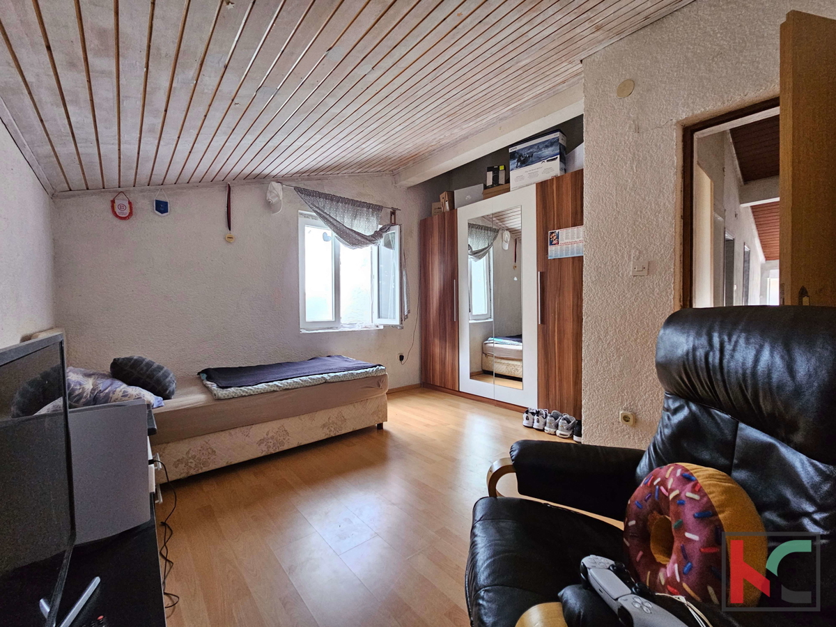 Istria, Parenzo, casa con ampio giardino 2324m2, #vendita