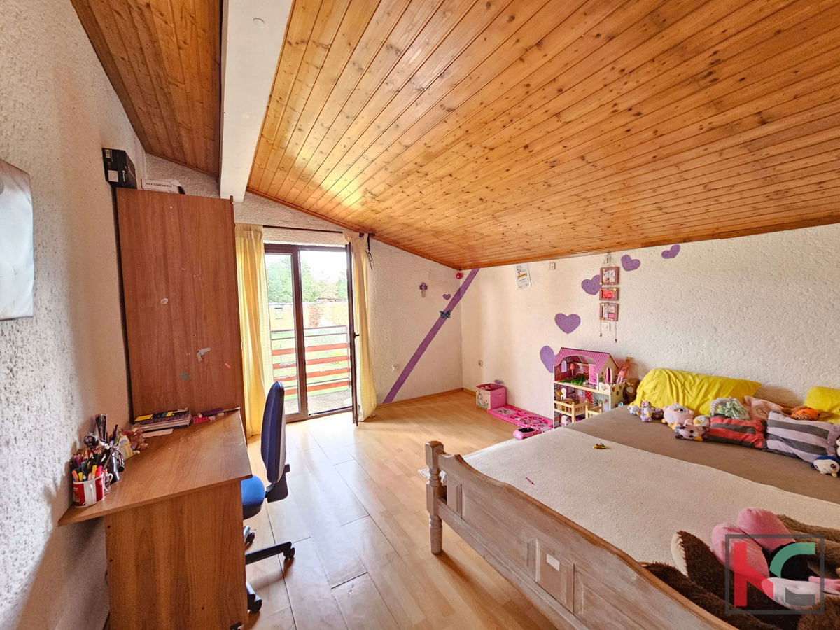 Istria, Parenzo, casa con ampio giardino 2324m2, #vendita