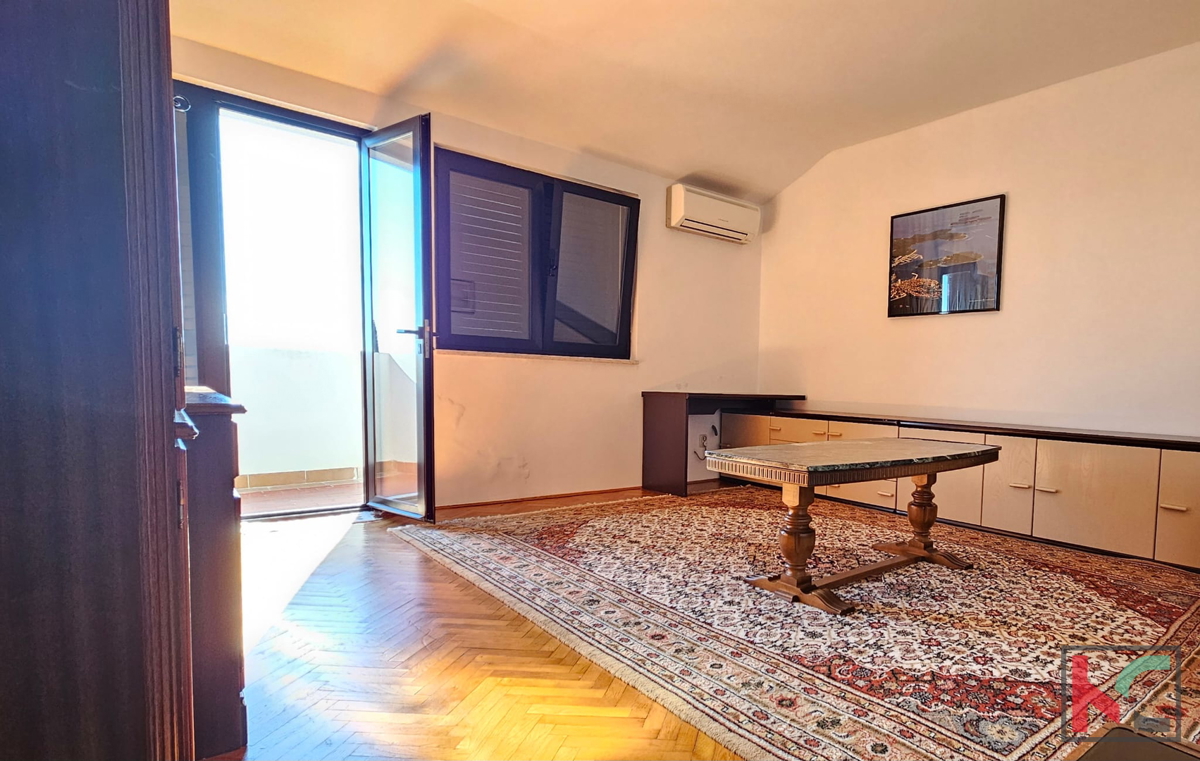 Istria, Rovigno, appartamento con due camere da letto in pieno centro con vista sul centro storico e su Sant'Eufemia #vendita