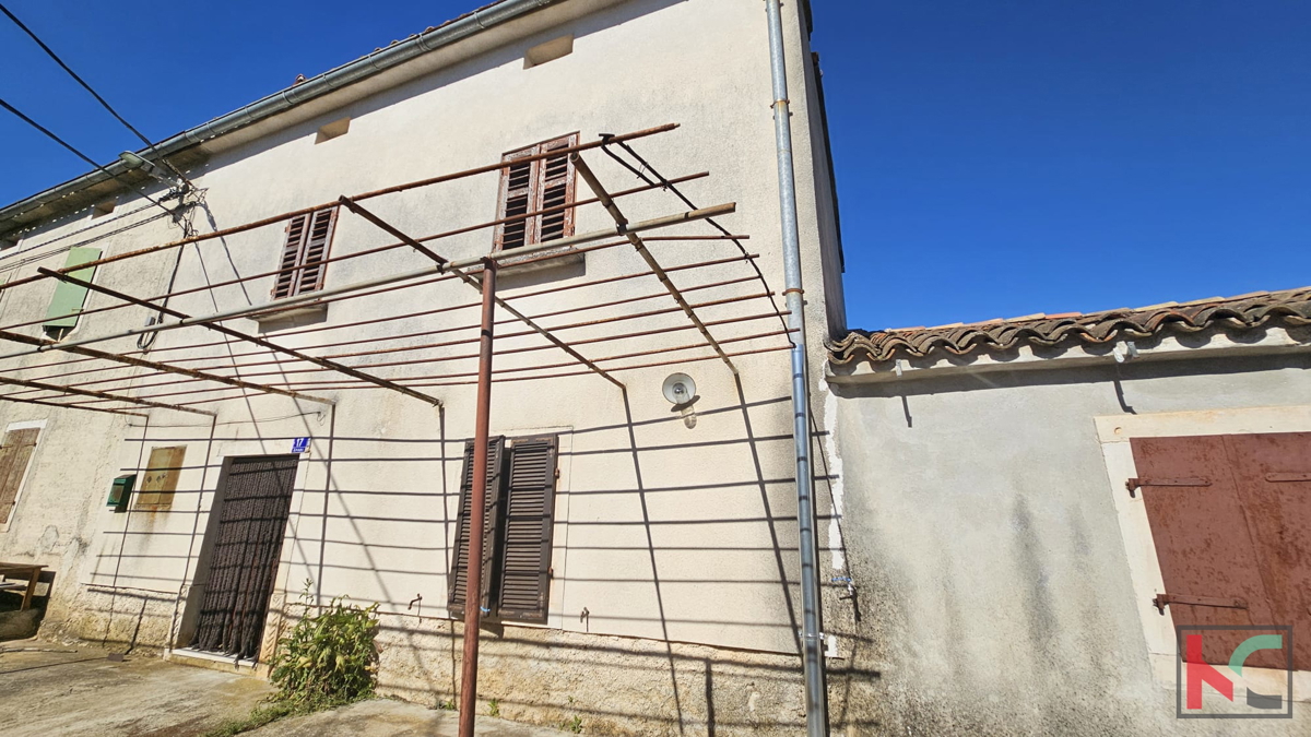 Barban, vecchia casa da ristrutturare con ampio giardino di 1784m2 #vendita