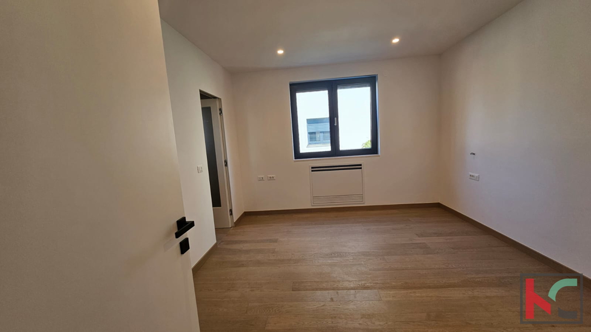 Rovigno, centro, appartamento di lusso 2SS+DB con terrazzo al piano terra, garage, #vendita