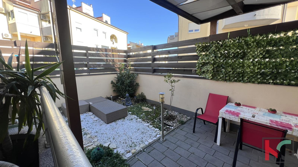 Pula, Monte Magno, moderno appartamento con due camere da letto con bellissimo giardino e piscina