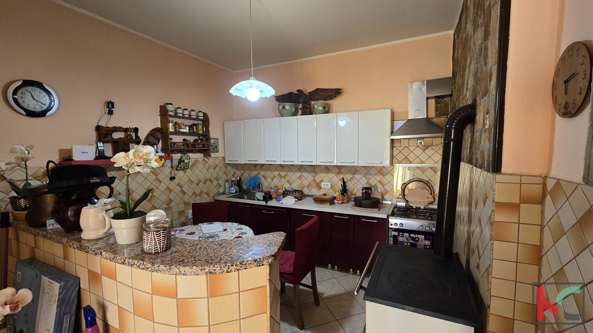 PULA, STOJA, APPARTAMENTO DIVISO IN 2 APPARTAMENTI TRILOCALI CON VISTA MARE, TOTALE 112,23m2 #VENDITA