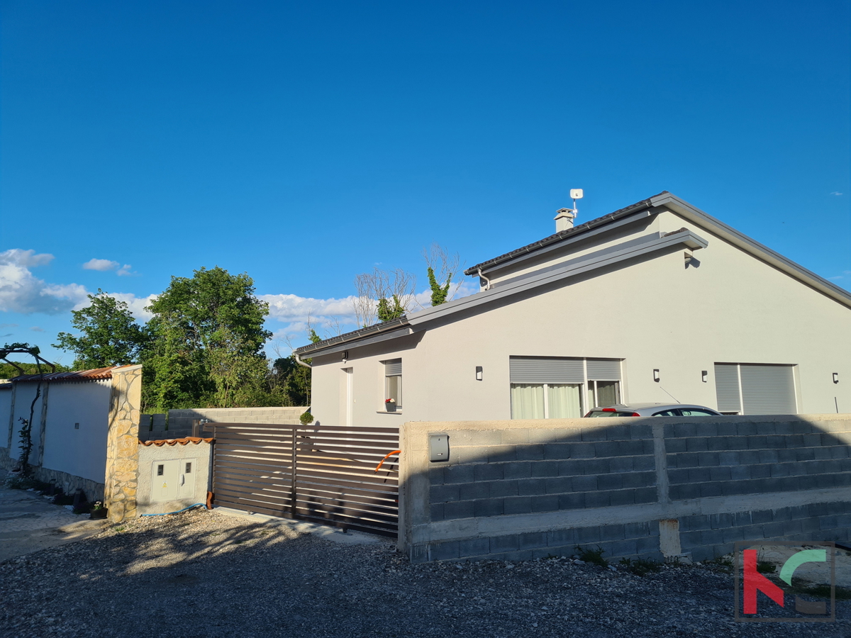 Pola, dintorni, casa prefabbricata 133m2 con giardino 367m2, posizione tranquilla