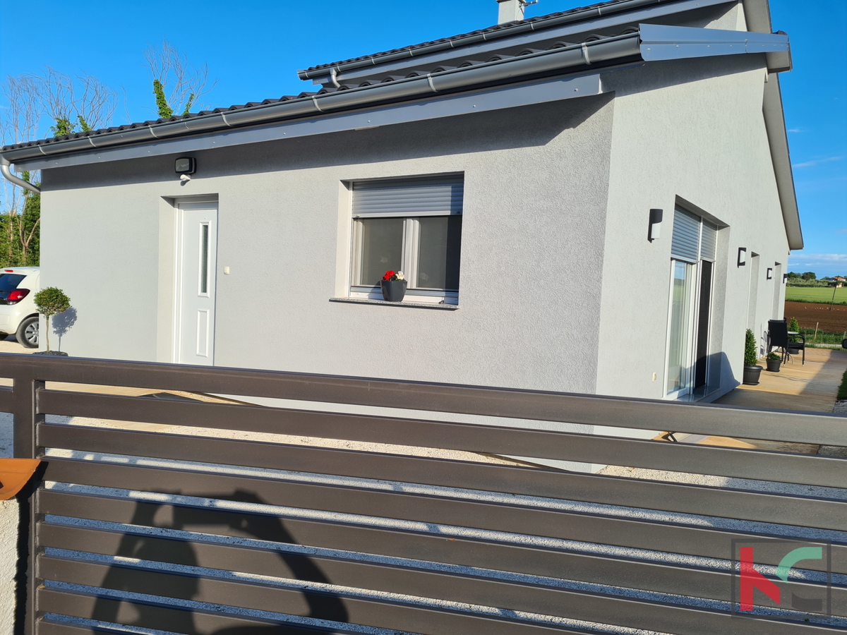 Pola, dintorni, casa prefabbricata 133m2 con giardino 367m2, posizione tranquilla