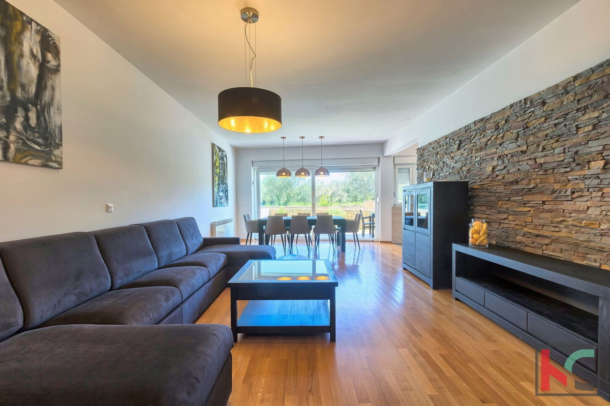 Istria, Peroj 176,65 m2, attico moderno non lontano dal mare