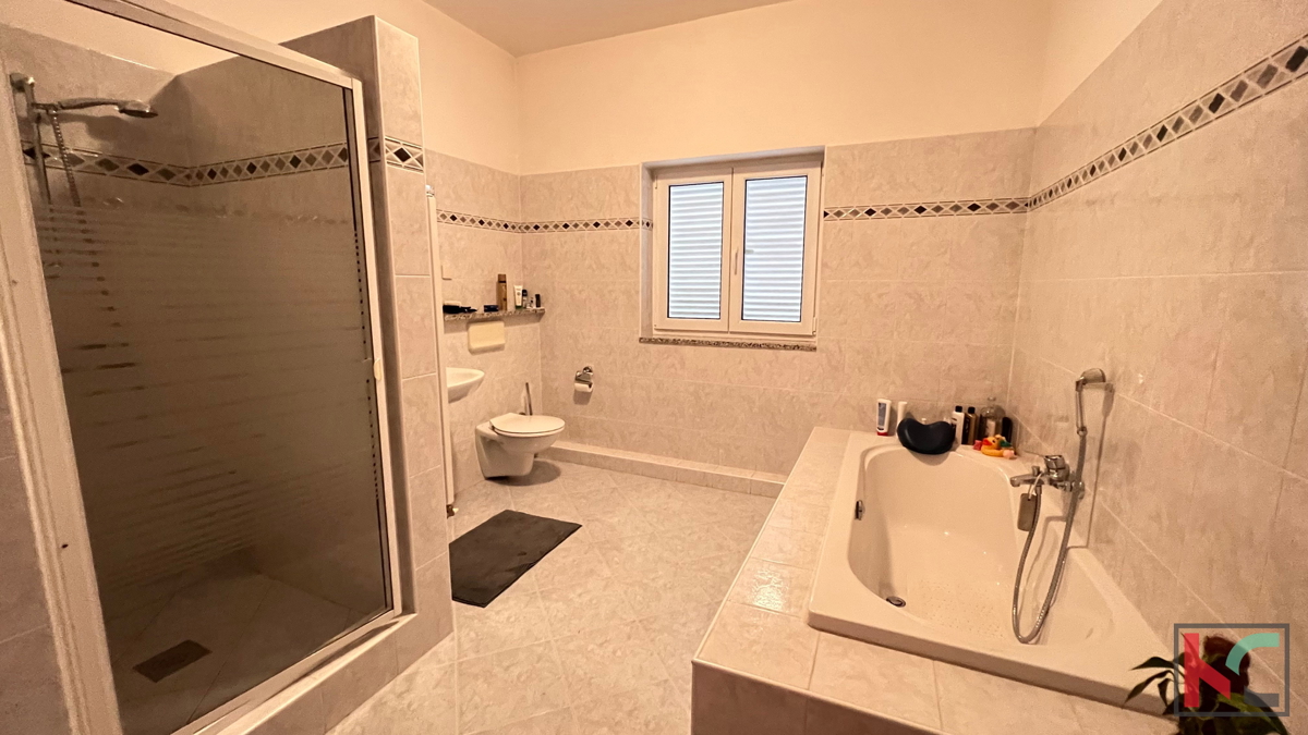 Istria, Parenzo, casa indipendente con giardino paesaggistico in ottima posizione, #vendita