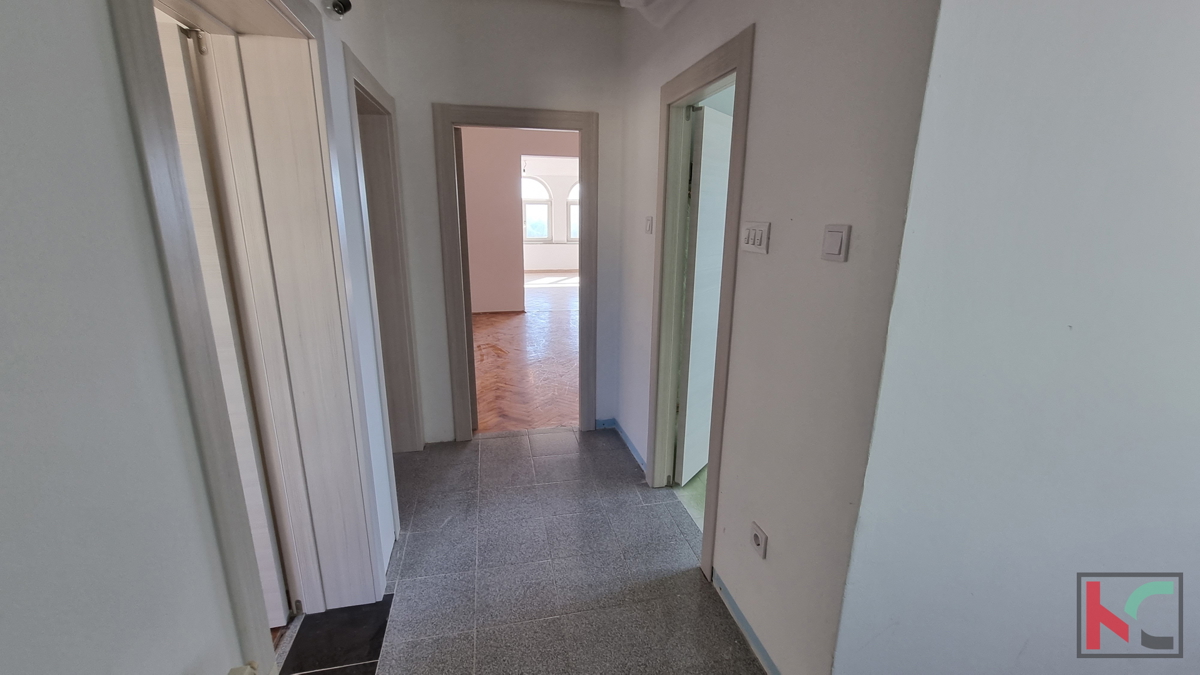 Pula, villaggio di Sisan, casa piano 134m2 con giardino di 400m2/vista aperta sulla città, #vendita