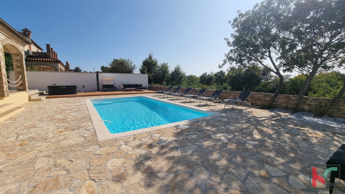 Istria, Svetvinčenat, villa in pietra con piscina, #vendita