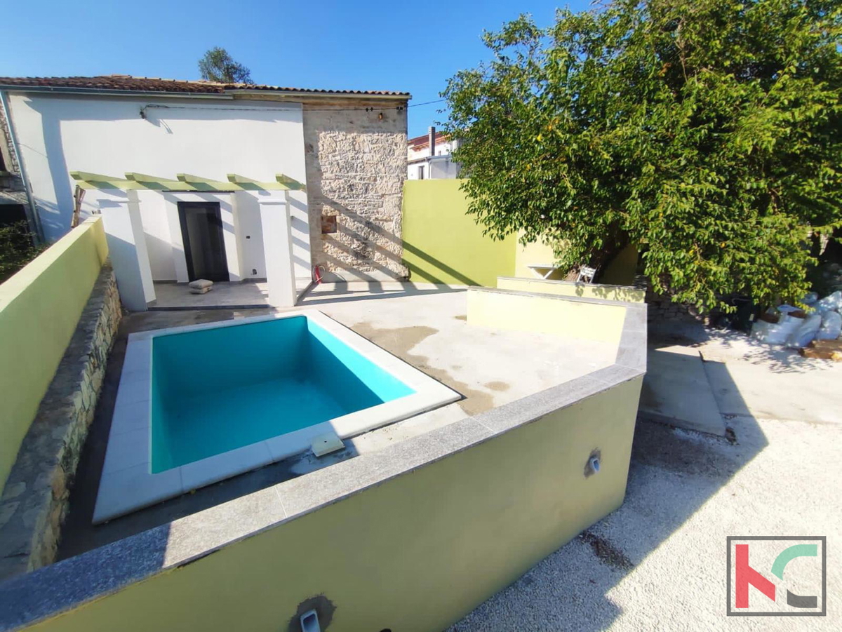 Istria, Svetvinčenat, casa in pietra ristrutturata con piscina, #vendita