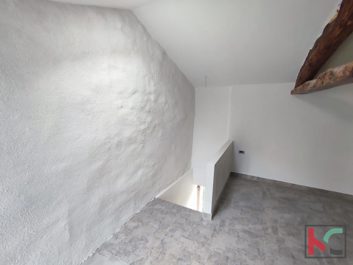 Istria, Svetvinčenat, casa in pietra ristrutturata con piscina, #vendita