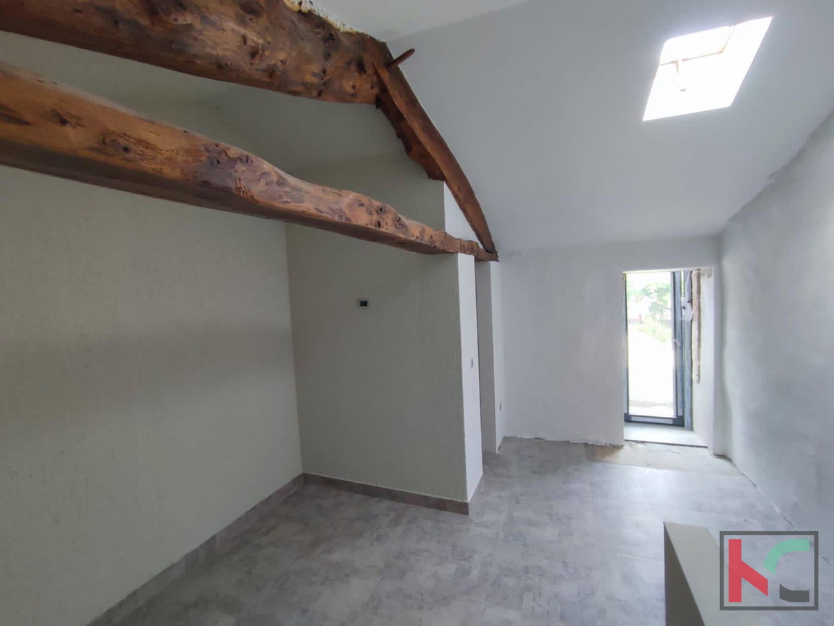 Istria, Svetvinčenat, casa in pietra ristrutturata con piscina, #vendita