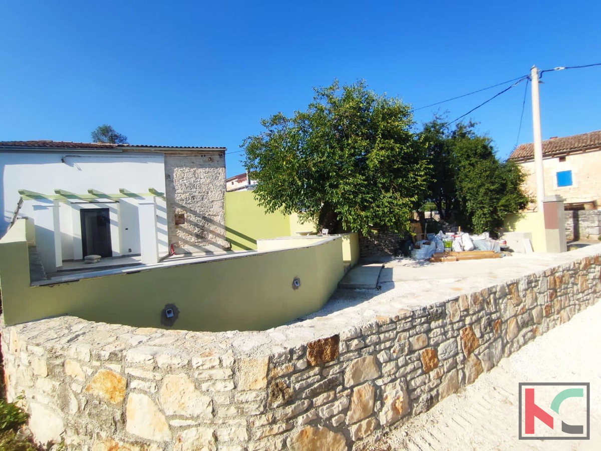 Istria, Svetvinčenat, casa in pietra ristrutturata con piscina, #vendita