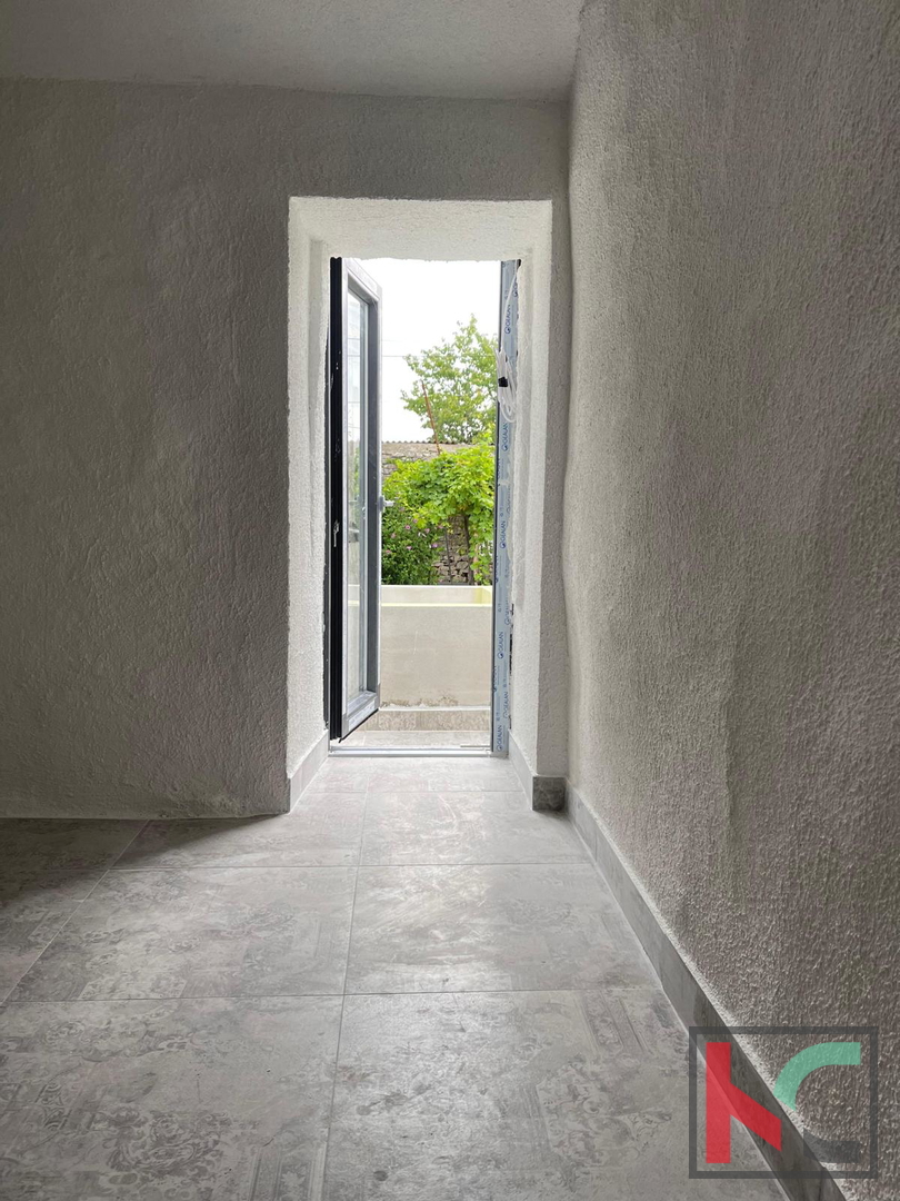 Istria, Svetvinčenat, casa in pietra ristrutturata con piscina, #vendita