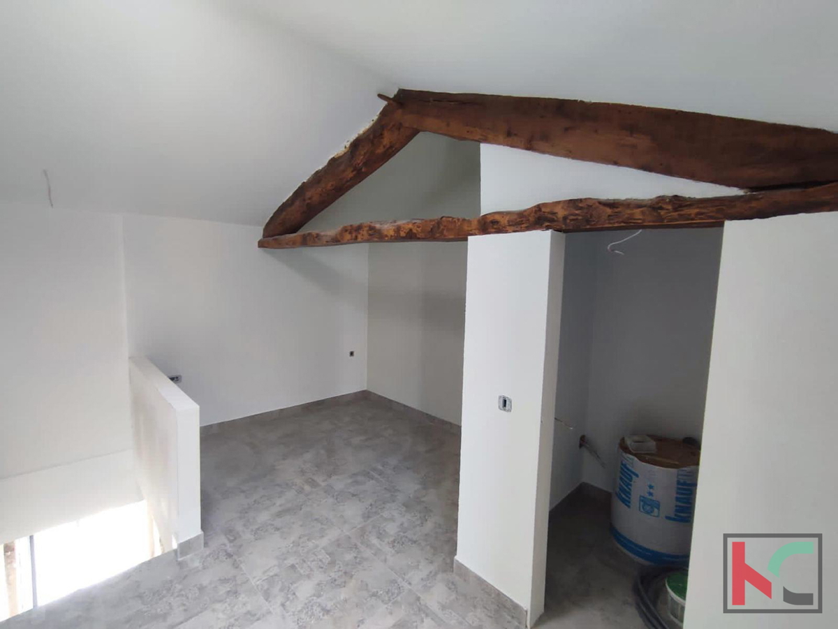 Istria, Svetvinčenat, casa in pietra ristrutturata con piscina, #vendita