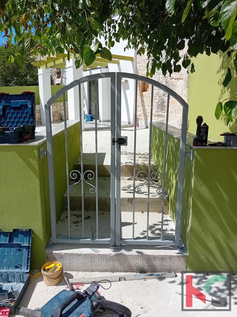 Istria, Svetvinčenat, casa in pietra ristrutturata con piscina, #vendita