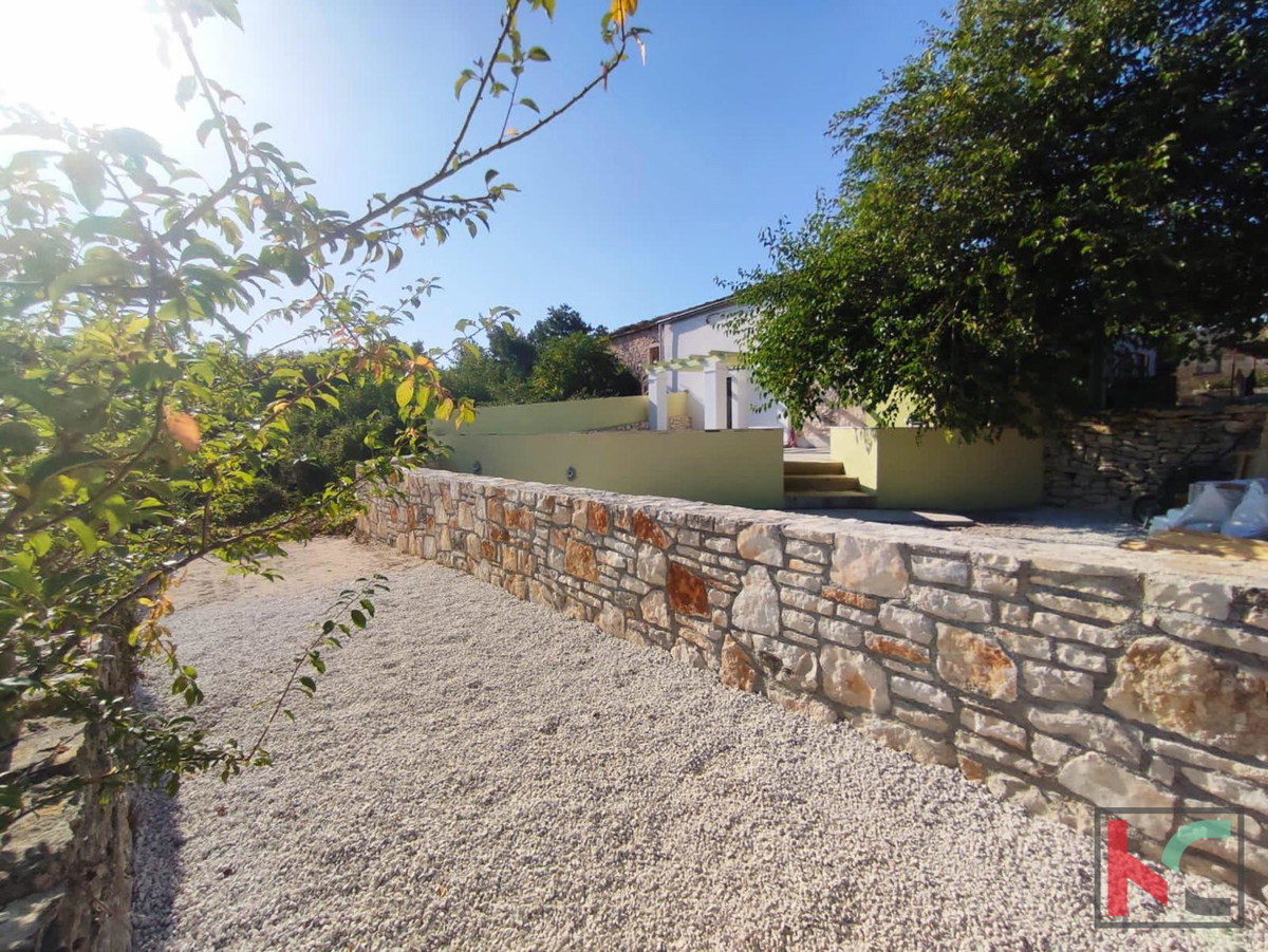 Istria, Svetvinčenat, casa in pietra ristrutturata con piscina, #vendita